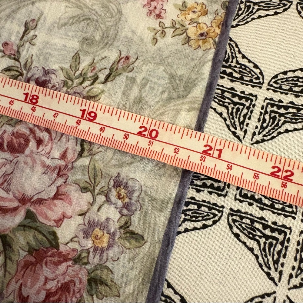 NWT BURBERRY Vintage Floral Scarf - Picture 4 of 13